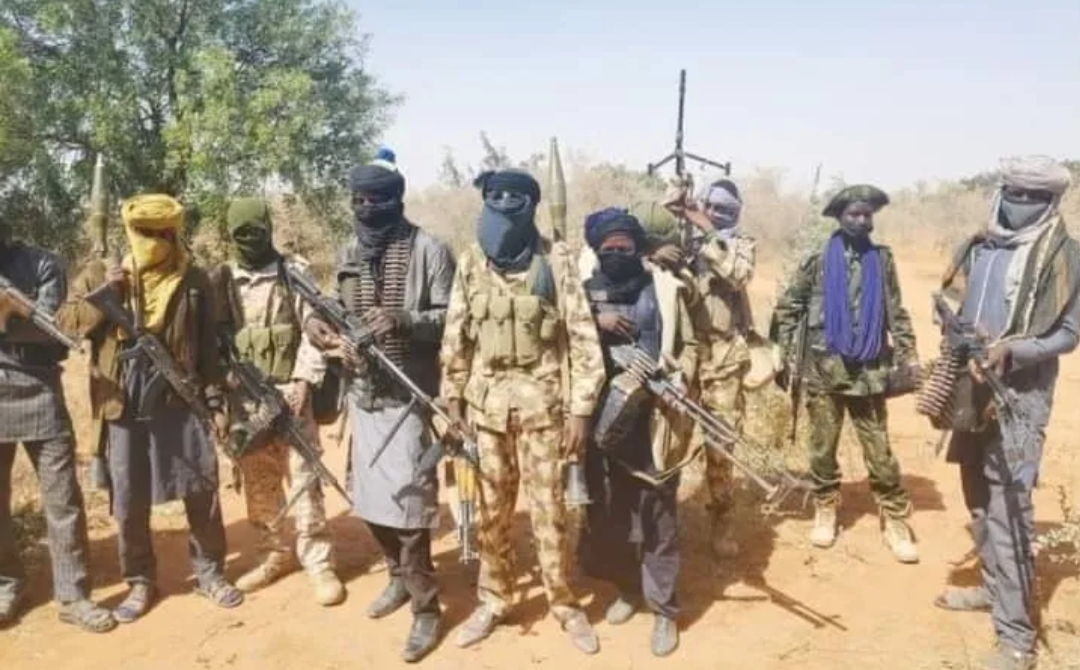 commotion-as-iswap-terrorists-attack-police-headquarters-in-borno-state,-kill-four-officers